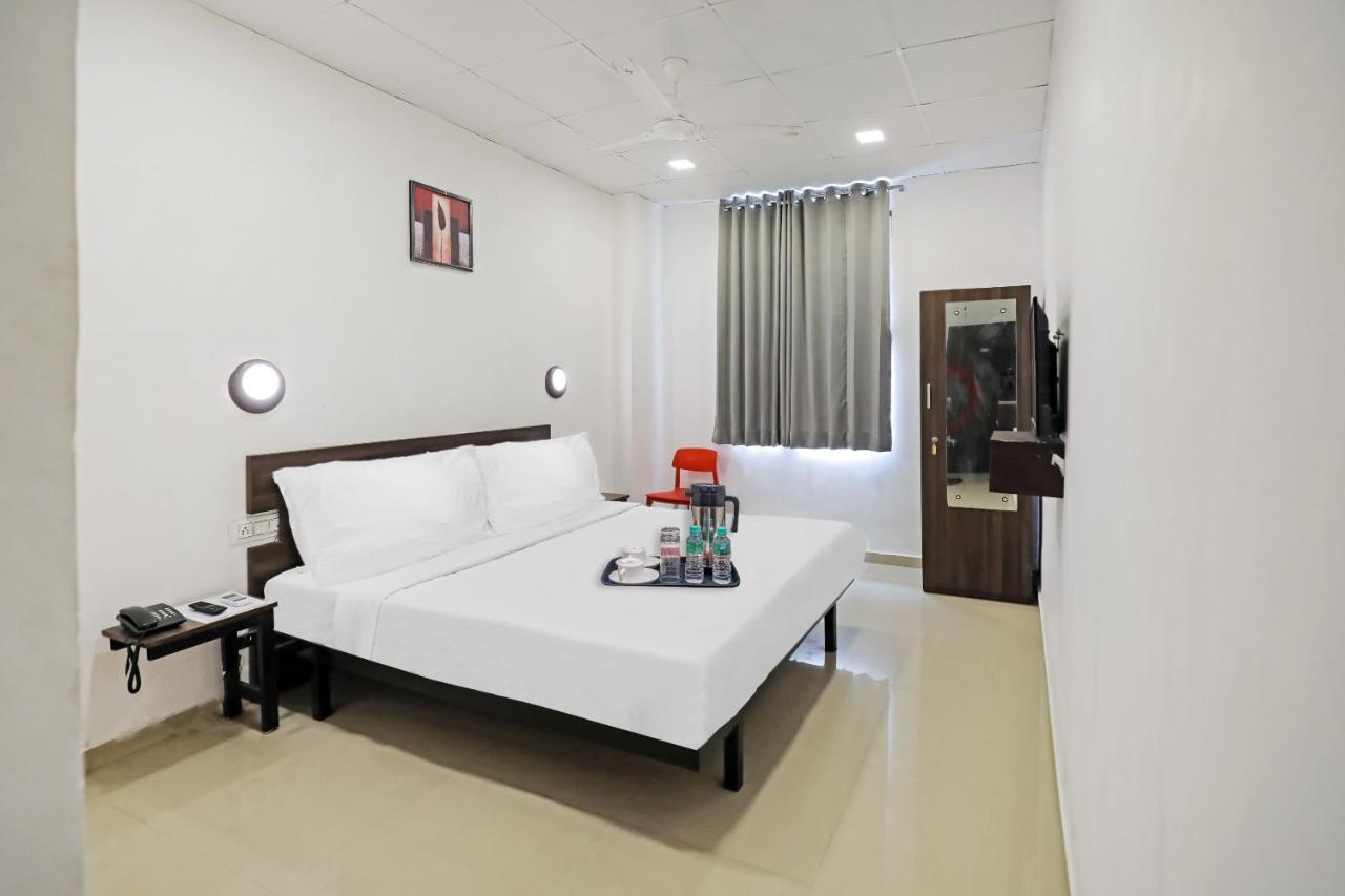 Hotel Gokul Solitaire, Surat Bhatha Экстерьер фото