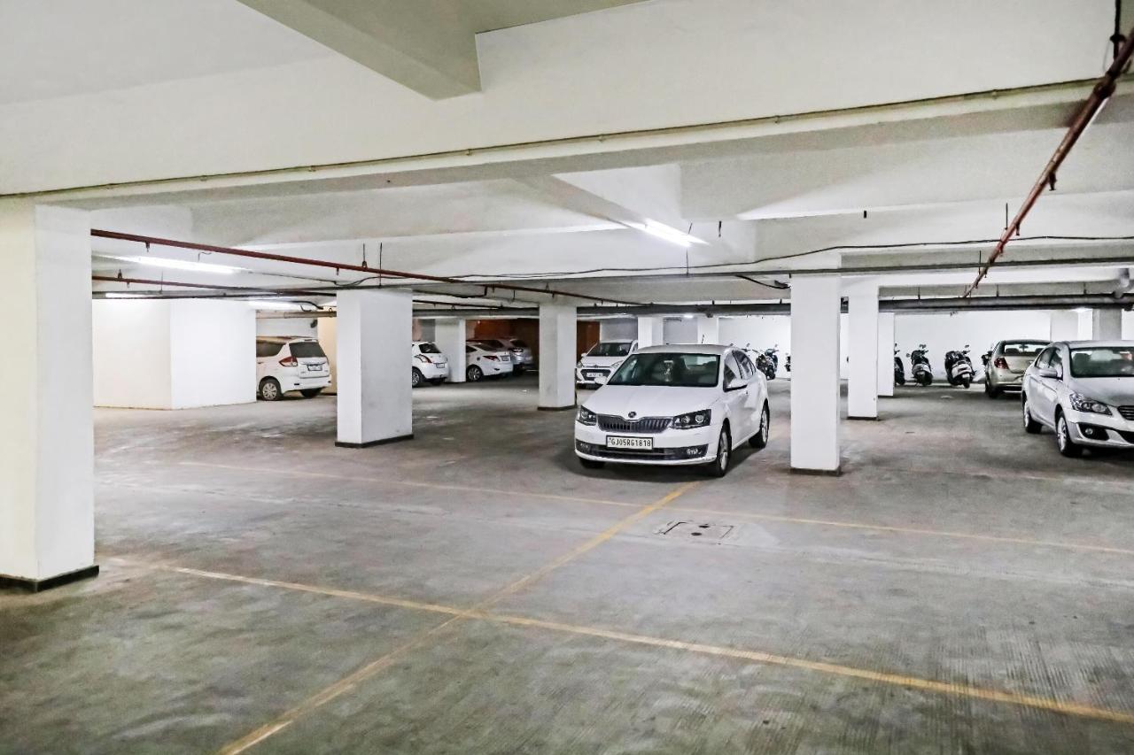 Hotel Gokul Solitaire, Surat Bhatha Экстерьер фото