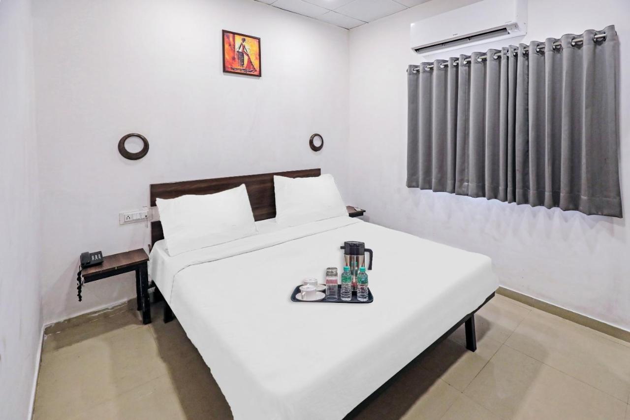 Hotel Gokul Solitaire, Surat Bhatha Экстерьер фото