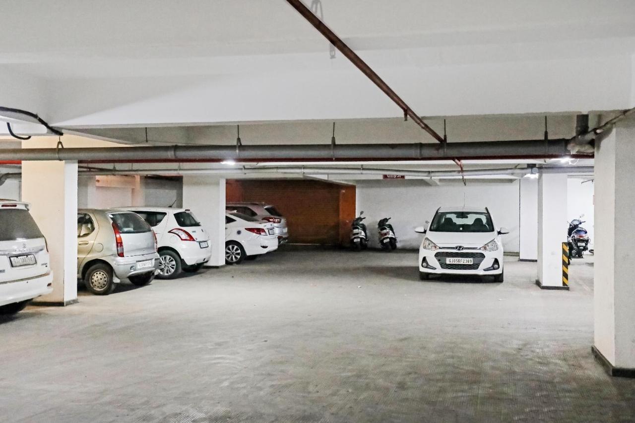 Hotel Gokul Solitaire, Surat Bhatha Экстерьер фото