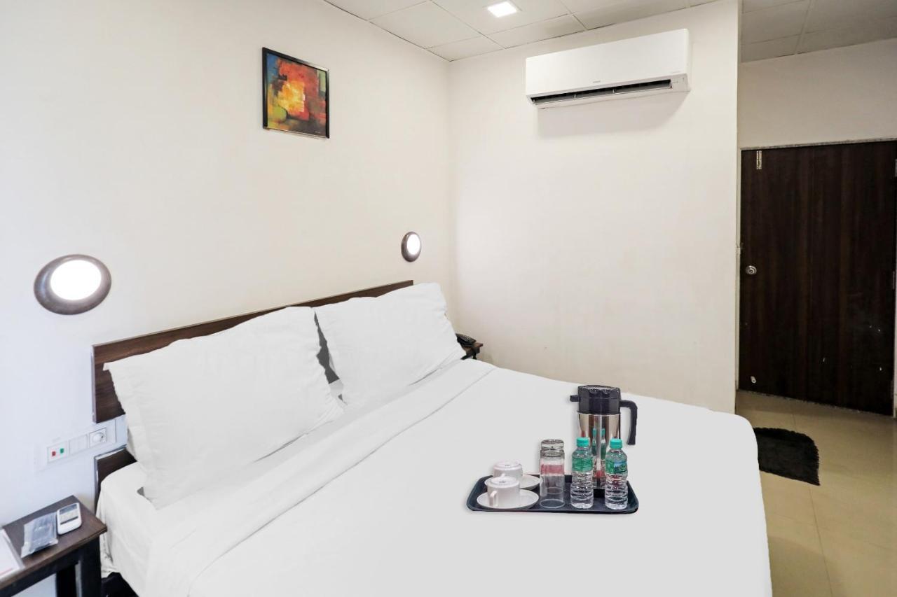 Hotel Gokul Solitaire, Surat Bhatha Экстерьер фото