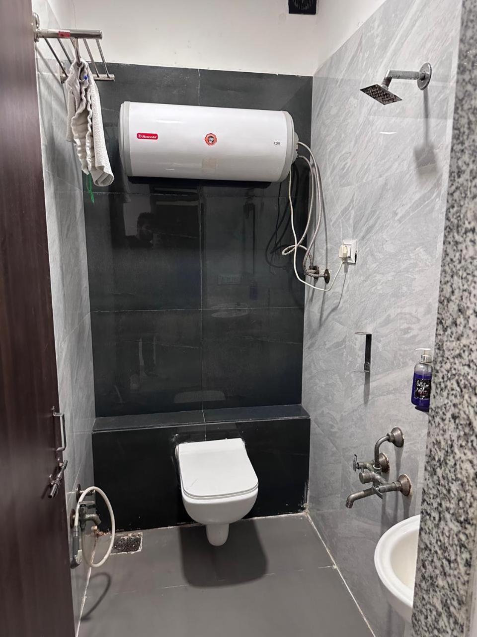 Hotel Gokul Solitaire, Surat Bhatha Экстерьер фото