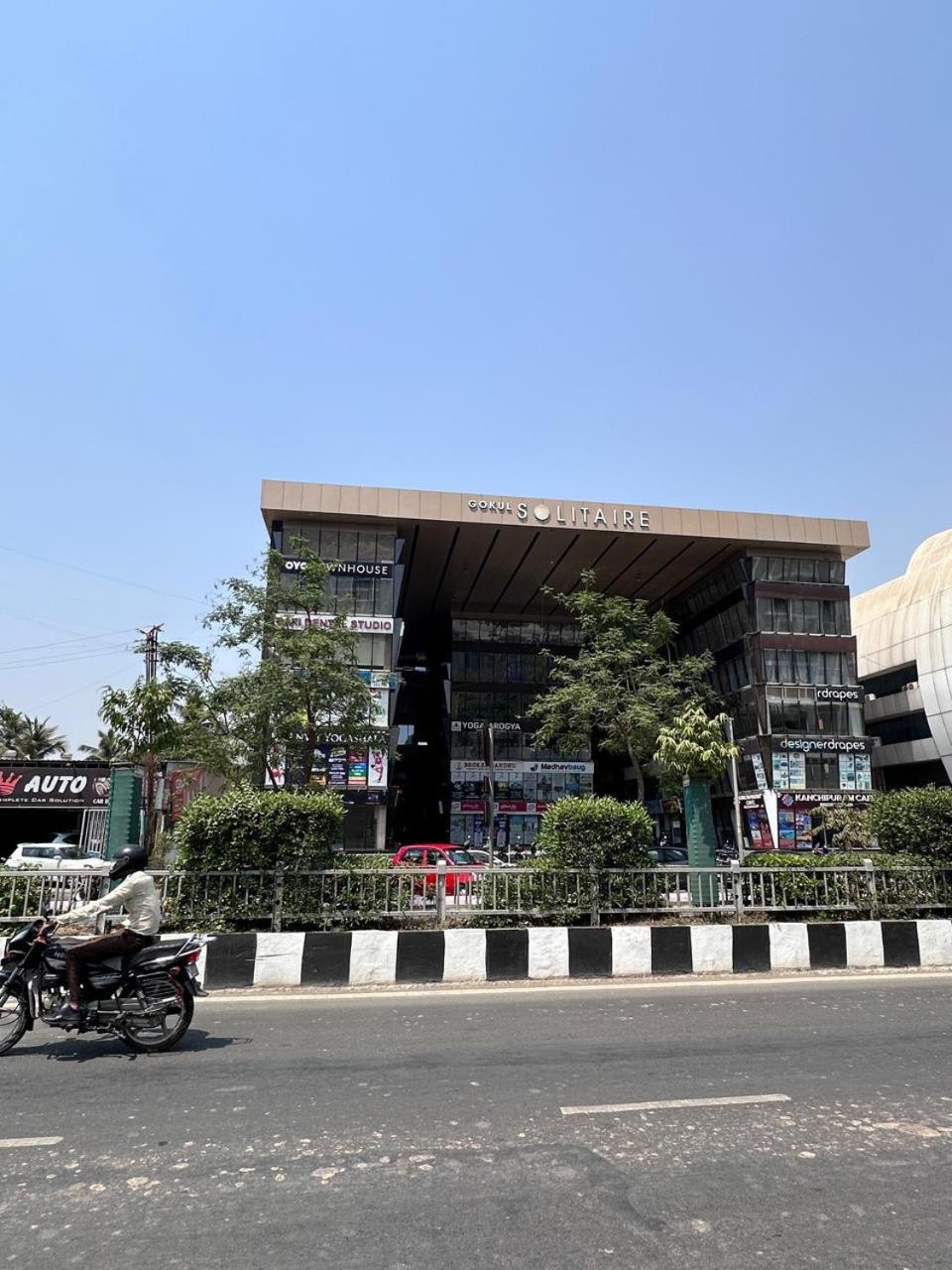 Hotel Gokul Solitaire, Surat Bhatha Экстерьер фото